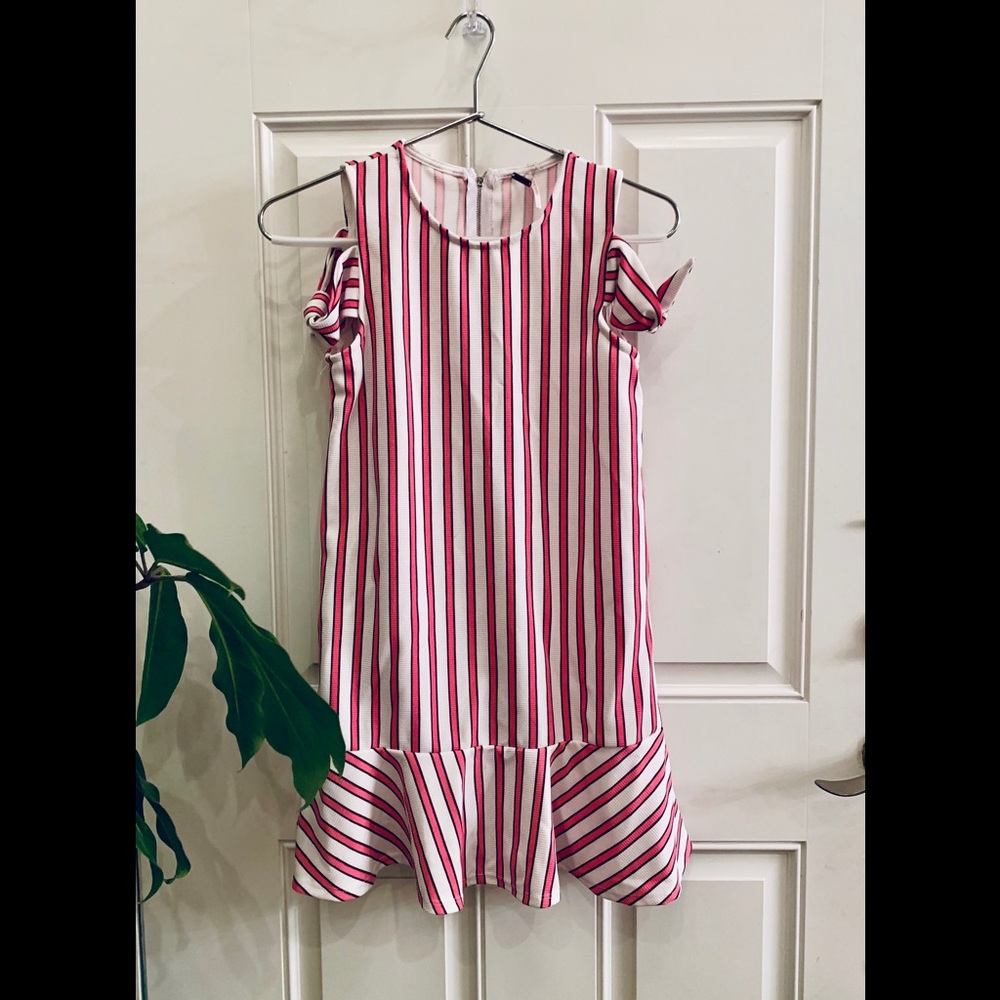 Adorable girls dress.